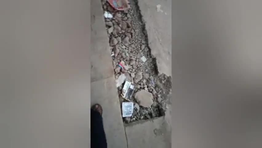 #पीपल्दा:-  #खातौली में मैन मार्केट मे सड़क की खुदाई की वजह से बाइक सवार के साथ हो रही दुर्घनाएं। आए दिन गिरते रहते हैं