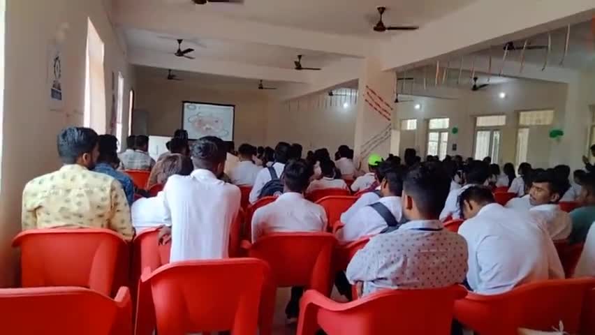 बड़ी खुशखबरी की बात है कि मध्य प्रदेश में अब फ्री कल इंजीनियर और एग्रीकल्चर अब हिंदी में ही पढ़ाई जाएंगे#ramkumar