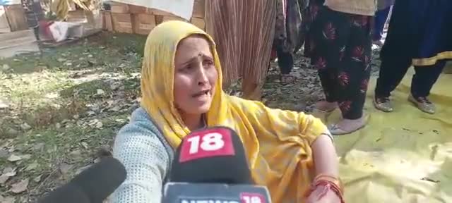 #kashmirnews कश्मीर में अतांकवादियो के द्वारा लगातार कश्मीरी हिंदु पंडितों को निशाना बनाया जा रहा है।एक महिला की जुबान।