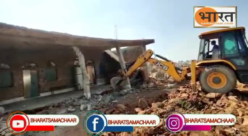 SHIVPURI:वन अमले पर हमला करने वाले आरोपियों पर चला प्रशासन का बुलडोजर मकान जमीदोज
#Crimeshivpuri #vanvibhag