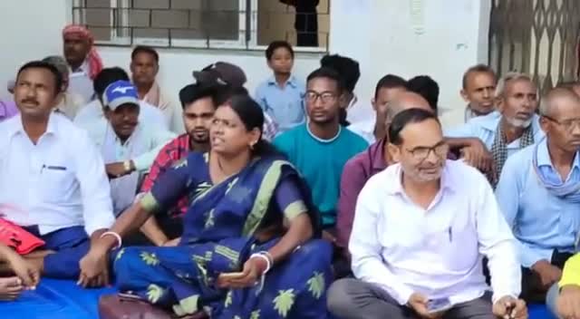 जमुआ: #भाकपा माले द्वारा अनिश्चितकालीन धरना जमुआ प्रखंड मुख्यालय में।