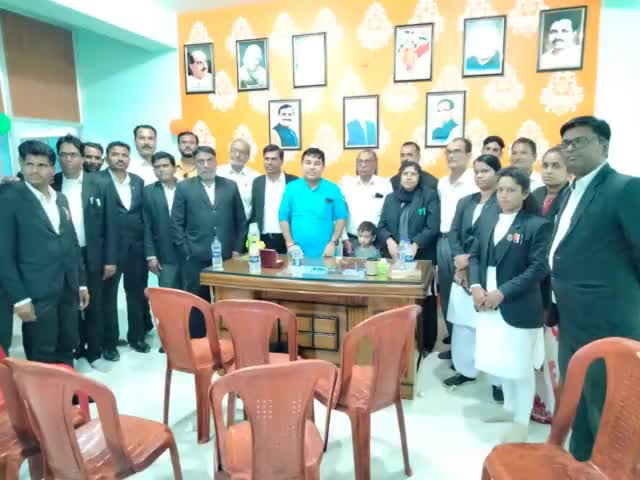 #चौरई भाजपा ग्रामीण मंडल 
अधिवक्ता संघ के साथ हुई चाय पर चर्चा ।
चौरई - मेरे मण्डल के नवीन कार्यालय सेवा सदन परिसर में  चौरई के अधिवक्ता संघ के साथ कई मुद्दों पर विस्तार से चाय के दौरान चर्चा हुई