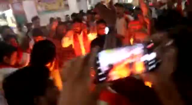 कोरबा: भ्रष्ट्राचार को लेकर भाजयुमो कोरबा में #प्रदेशाध्यक्ष_रवि_भगत के साथ,जिलाध्यक्ष के  नेतृत्व में #भूपेश_बघेल का पुतला दहन