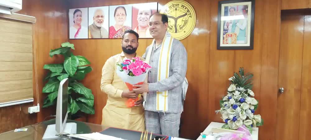 *मेंरे प्रेरणास्त्रोत नेक दिल इंसान, सौम्य,खुशमिजाज, सरल स्वभाव के धनी भारतीय जनता पार्टी के पूर्व #राज्यमंत्री,मा.विधान परिषद सदस्य एवं* *#उत्तर_प्रदेश_राज्य_हज_समिति_अध्यक्ष * *#जनाब_मोहसिन_रजा_साहब का आशीर्वाद,मार्गदर्शन प्राप्त हुआ।*