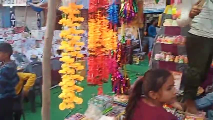 मिल्कीपुर: धनतेरस पर बाज़ारों में रही रौनक ग्राहकों ने जमकर की खरीदारी देखें एक रिपोर्ट
#धनतेरस #दिपावली #फैज़ाबाद की आवाज