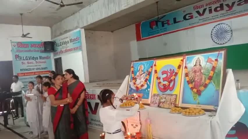 अम्बाला: #Ambala आर एल जी गीता विद्या मंदिर सीनियर सेकेंडरी स्कूल अंबाला शहर में दिवाली सेलिब्रेशन #ambalanews  #haryana@