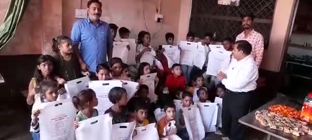 गायत्री परिजन संदीप खंडेलवाल ने नारायण थेरेपी सेंटर पर पहुंचकर 3 दर्जन बच्चों के साथ खुशियां साझा की #सन्दीप_खण्डेलवाल