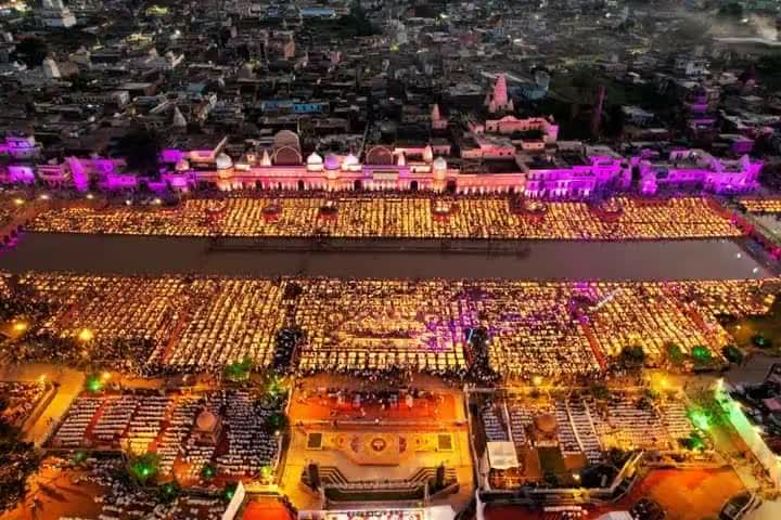 दिव्य #अयोध्या का भव्य #दीपोत्सव!

15 लाख 76 हजार दीपों जलाकर पुनः स्थापित हुआ विश्व रिकॉर्ड .#ayodhyacant #viralreal