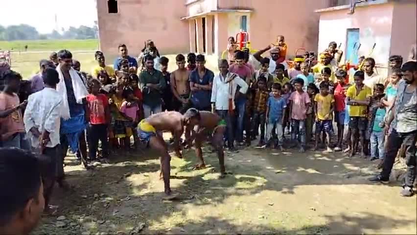 गोवर्धन पूजा के शुभ अप्सरा पे कुश्ती खेला गया#subodhgupta#nawadanews