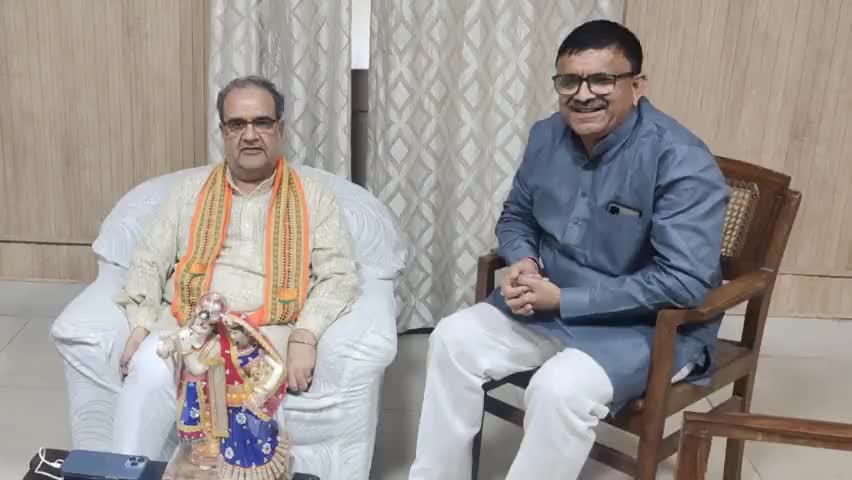 मुरादाबाद में प्रदेश अध्यक्ष आदरणीय भूपेन्द्र चौधरी जी को दीपावली की शुभकामनाएं प्रेषित की ।
#चन्द्रपाल_खडगवंशी
