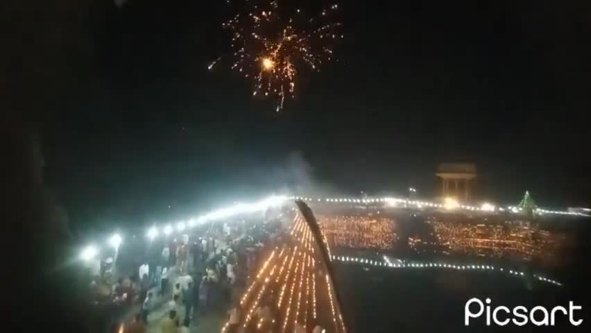 सीतापुर: सीतापुर रामकोट। दीपावली के पावन अवसर पर 11000 दीपों से जगमगा उठा प्राचीन गंगासागरतीर्थ #sitapurnews#ntv_news_offici्यूज़