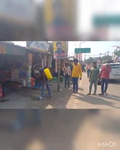 ऊंचाहार: भाजपा नेता प्रवीण गुप्ता की अगुवाई में नगर पंचायत में कराया गया एंटी लारवा का छिड़काव,,
रिपोर्ट=#सागर #तिवारी