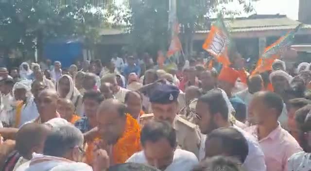 #रामगढ के पूर्व विधायक ने कलानी में मिलन समारोह में अन्य दलों के लोगों को अंग वस्त्र देकर भाजपा की सदस्य्ता दिलाये लोगों
