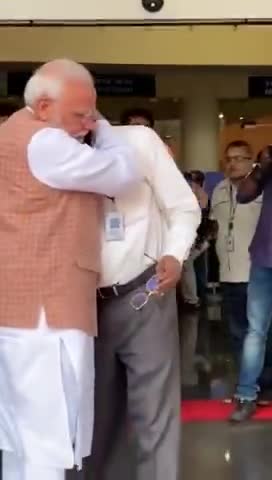 चूरू: Watch_emotional_moments_when_PM_Modi_hugged_and_consoled_ISRO_chief_Dr_Sivan!@#indianlaws #nrendramodi