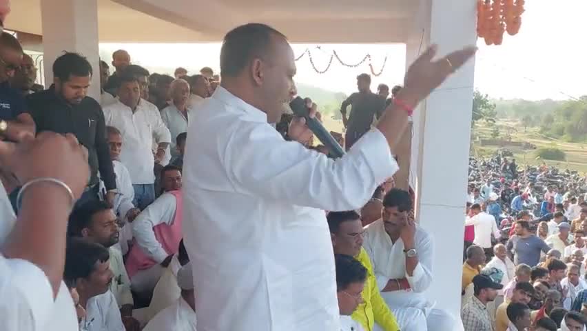गोवर्धन पूजा समिति मुरली  दुआरि कांटी में दंगल प्रयोगिता में शामिल हुए #माननीय_कृषि_मंत्री_कुमार_सर्वजीत!बोले पूरे इलाके में चेकडैम और तलाब बनाएंगे!