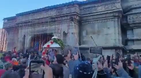 #केदारनाथ और #युमनोत्री के कपाट विधि विधान से हुए बंद, 6 माह के शीतकाल समय के लिए बंद हुए हैं कपाट। #uknews #kedarnath