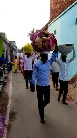 छठ पूजा के शुभ अवसर पर छठ पूजा समिति आजाद नगर टेरी के युवाओं द्वारा प्रसाद वितरण किया गया
#chhathpuja2022