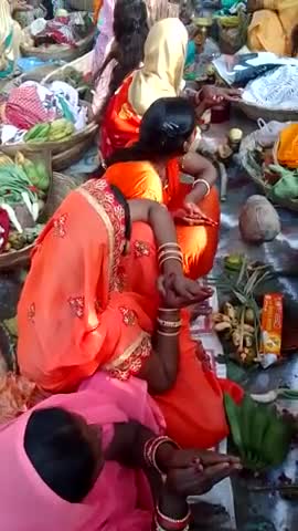 #मढौरा:- #मुबारकपुर घाट पर छठ व्रतियों ने डूबते हुए सूर्य को दिया अर्घ्य.……व्रतियों की इस घाट पर लगती है भारी भीर