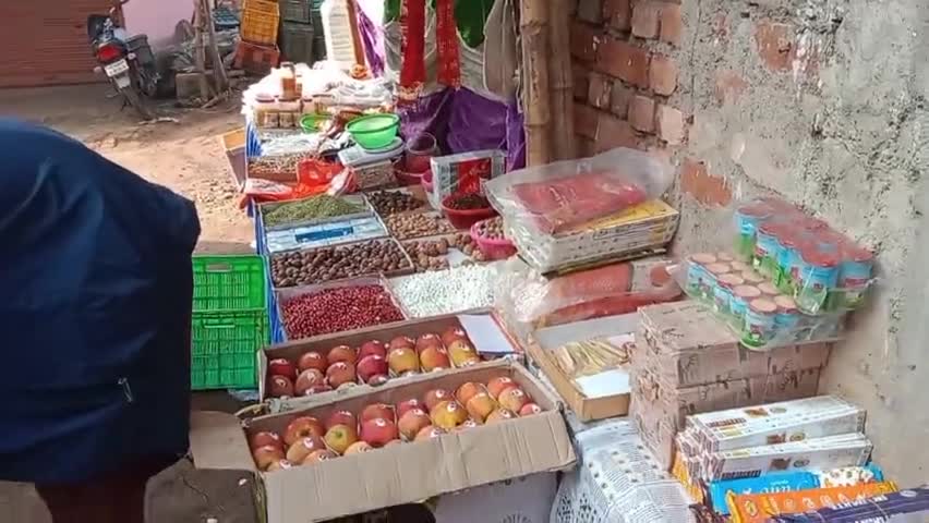 चितरपुर: छठ पूजा को लेकर चितरपुर में दुकानो मे फलो से सजाया ,ग्राहकों की दूकानो मे लगी भीड़#saif anwar YouTube channel@