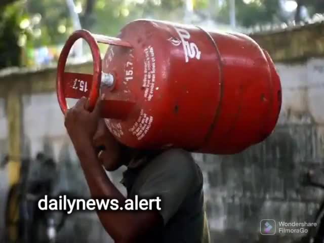 LPG Price: महंगाई से आम आदमी को राहत! एलपीजी सिलेंडर हुआ 115 रुपये सस्ता, जानें लेटेस्ट रेट्स :

#inflation 
#cylinder