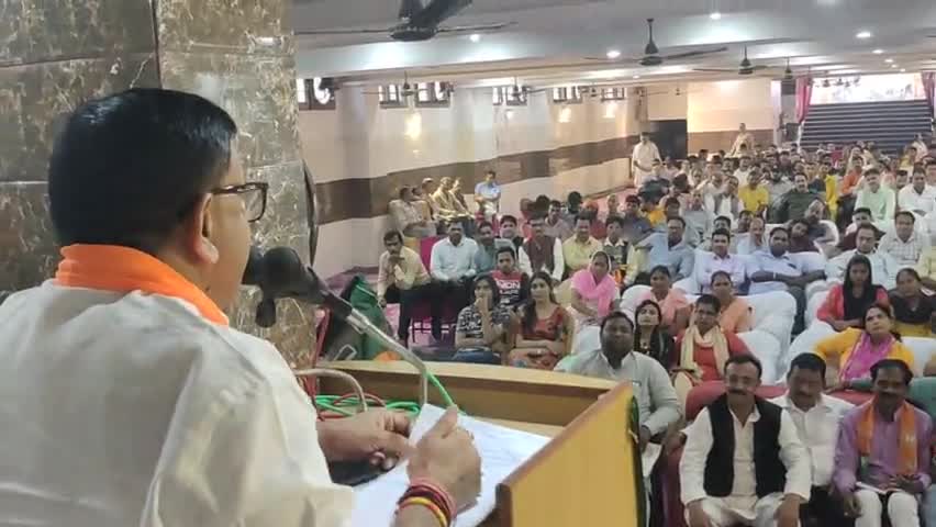 रामपुर में निकाय चुनाव से संबंधित बैठक में अतिथि के रूप में संबोधित किया ।
#bjp 
#चन्द्रपाल_खडगवंशी