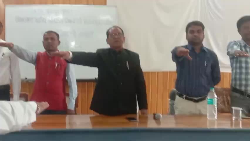 डायट संस्थान चरखारी में भारत के '#लौह_पुरुष' सरदार बल्लभभाई भाई पटेल जी जयंती एवं पूर्व प्रधानमंत्री इन्द्रिरा गांधी जी की पुण्यतिथि मनाई गई डायट प्राचार्य गिरधारी लाल कोली जी के निर्देशन में कार्यक्रम सम्पन्न हुआ