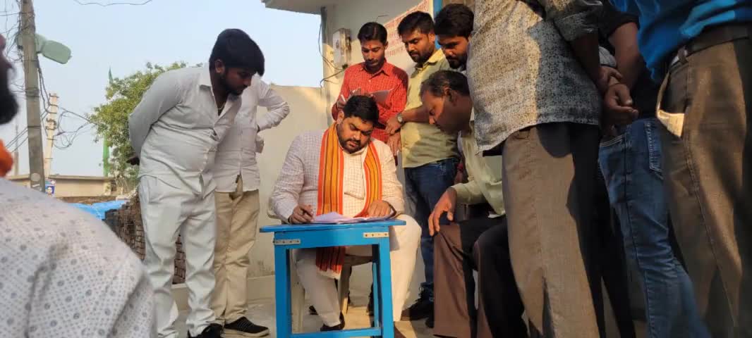 #भाजपाइयों ने नगर निकाय चुनाव में जनपद मुख्यालय के अकबरपुर नगर पालिका क्षेत्र में 165 नए मतदाताओं का फॉर्म भरवाया