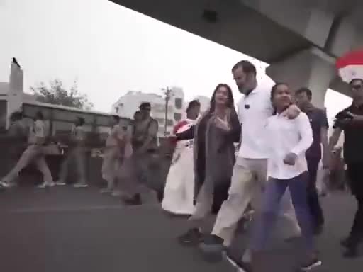 एक नई सुबह एक नया सवेरा, एक नई उम्मीद- आज प्रसिद्ध अभिनेत्री पूजा भट्ट राहुल गांधी के साथ कदम से कदम मिलाकर #bharatjodo