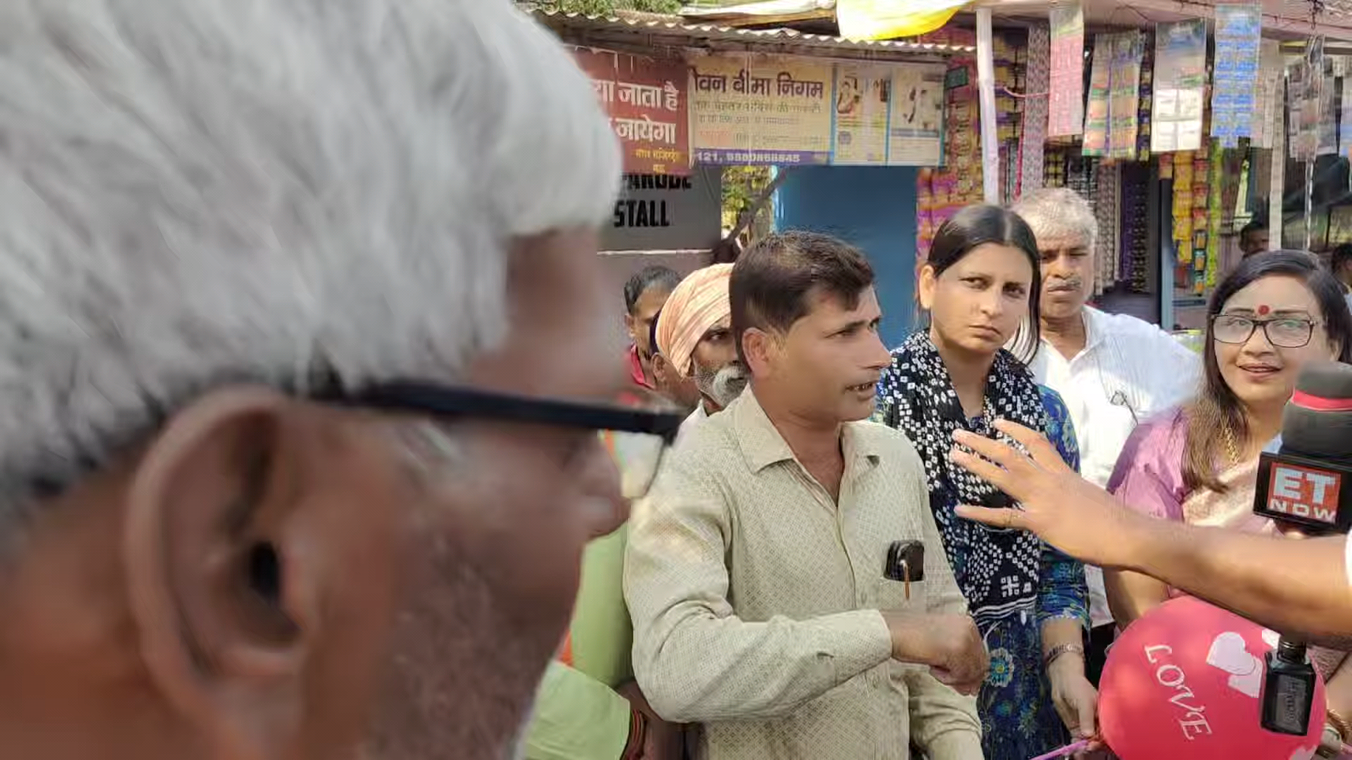 नौजवान बोला मऊ में शांति #योगी राज में #मुलायम सिंह यादव ने तो कर्फ्यू लगा दी थी...