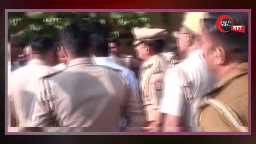 ललितपुर:- सपा नेता की करोड़ों की संपत्ति कुर्क, गैंगस्टर एक्ट के तहत प्रशासन ने की कार्यवाही।
#kharibaatnews #lalitpur