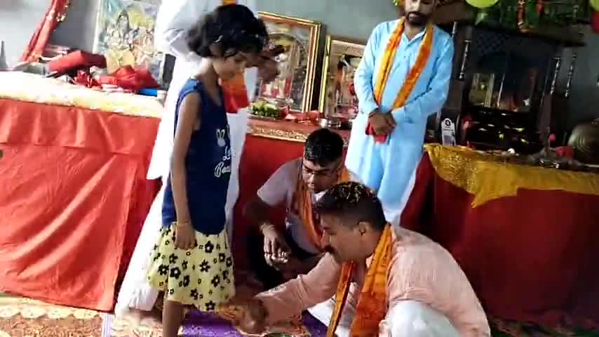 #लक्ष्मी #सरस्वती #शक्ति स्वरूप में #कन्या पूजन कर बाल रूप में हनुमत जी के चरणों में #नतमस्तक होकर #श्रद्धालुओं के #जन-सैलाब ने भाव-विभोर होकर लगाए #जयकरें !