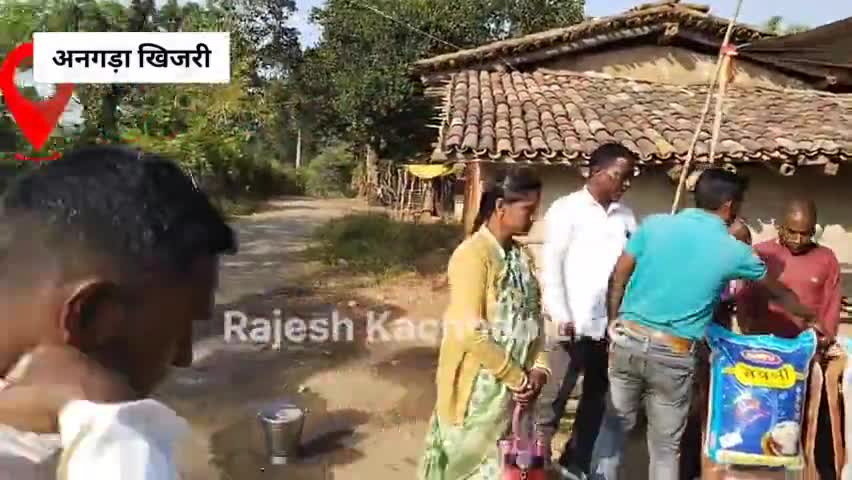 खिजरी विधायक राजेश कच्छप कि सौजन्य से अनगड़ा प्रखण्ड में विभिन्न जगहों पर दिया गया दस कर्म हेतु सूखा राशन : #Rajesh