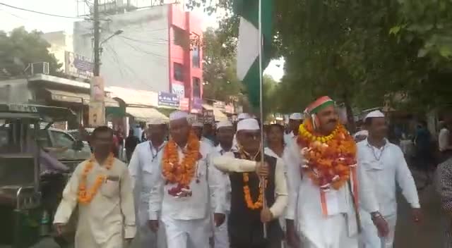 #भारत_जोडो_यात्रा #रायबरेली राहुल गांधी जी के भारत जोड़ो यात्रा के समर्थन मे जिला कांग्रेस कमेटी के नेतृत्व मे पदयात्रा