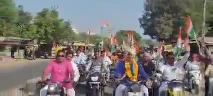 महुधा विधानसभा में Amit Chavda जी
की विशाल बाइक रैली
#GujaratElections2022
Raghu Sharma 
Rahul Gandhi 
Shakti Pratap Singh Rathore