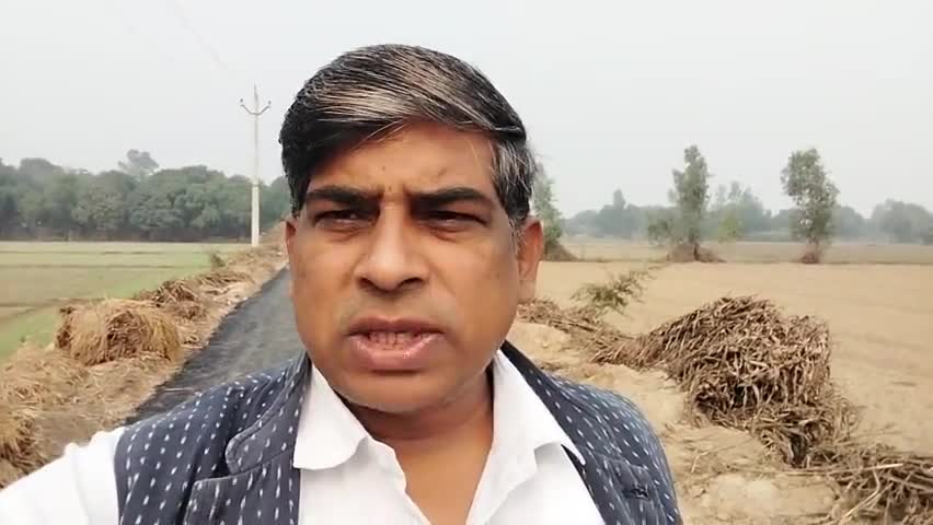 #मऊ से बरेठी नगला तक की सड़क बनना शुरू हो गई है। मैंने यह सड़क आज चेक की। अभी तक तो ठेकेदार बढ़िया सड़क बना रहा है। अब आगे देखना होगा की यह सड़क किस तरह के बनती है?