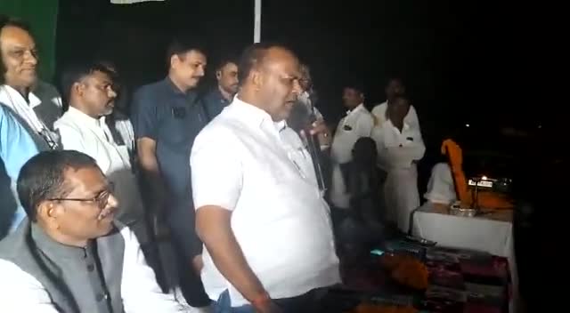 बोधगया विधानसभा के Dumari chatti में पूर्व मुखिया स्वर्गीय विश्वभर प्रसाद यादव जी के प्रथम पुण्य तिथि के अवसर पर फुटबाल मैच का आयोजन किया गया जिसमें अपने बातों को रखते हुए #माननीय_कृषि_मंत्री_कुमार_सर्वजीत!