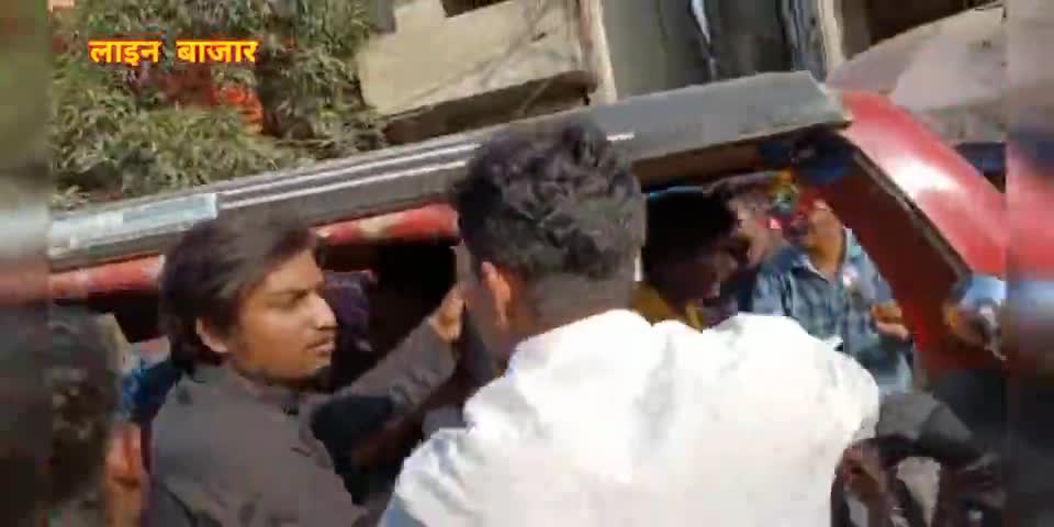 पूर्णिया लाइन बाजार में एक पॉकेटमार को लोगों ने पकड़कर पीटा ।। #purnianews #purnia #localupdates #hindinews news