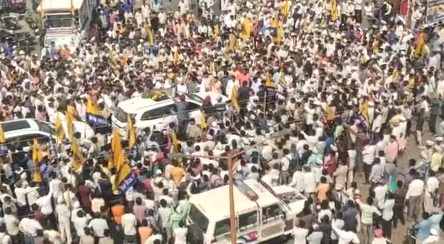 ये जोश, ये जुनून 
गुजरात में 'परिवर्तन' का गवाह है। 🔥

#EkMokoKejriwalNe