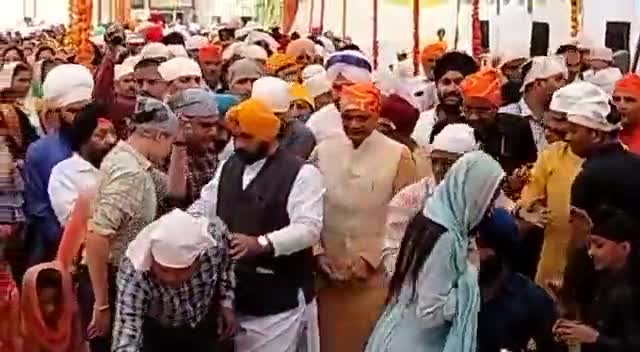 #GuruNanakDevji ने कहा मेहनत करो, सेवा करो, दान दो। सद्कर्मों से समाज एवं राष्ट्र की की उन्नति के लिए नये मार्ग खुलेंगे।