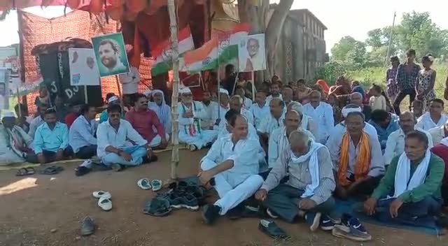 #कांग्रेस जिलाध्यक्ष त्रियुगी नारायण शुक्ल जी के नेतृत्व मे #सेमरिया_विधानसभा मे  #गांधी_चौपाल आयोजन हुआ।
