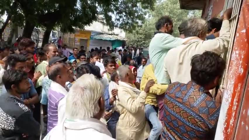 बारां: घंटो तक लाइन में लगने के बाद भी नहीं मिल रहा किसानों को उर्वरक #परेशानी
