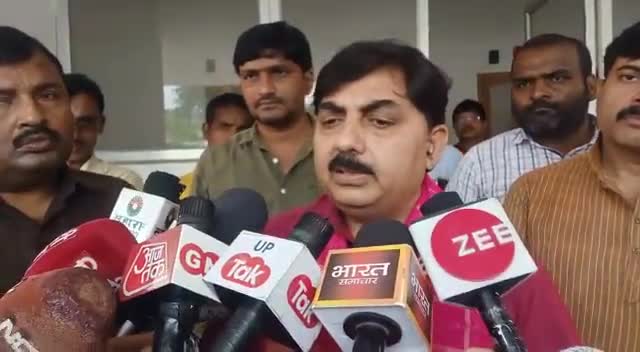 #पत्रकारों से बात करते #प्रदेश #प्रवक्ता #भाजपा(पैनल)एस.एन.सिंह के साथ।