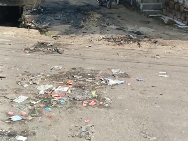 अलवर: ashoka talkiz se police line waale maine road pe nawabpura mohallla pr 
#alwarnews