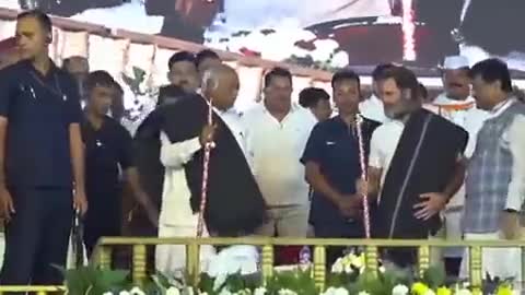 Rahul Gandhi  ने आज नांदेड़ में विशाल जनसभा को संबोधित किया !!
#BharatJodoYatra
#bharatjodoyatraमें
