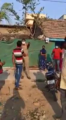 Viral video
आन्ध्र प्रदेश में कहा और किस समय का है इसकी कोई पुख्ता जानकारी नहीं है!#hdnews