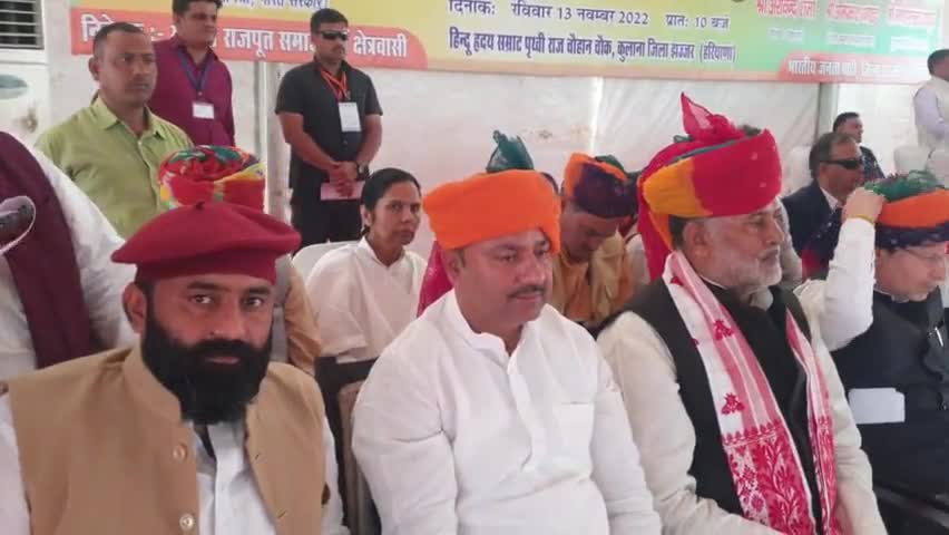 रक्षा मंत्री #राजनाथ_सिंह हरियाणा के मुख्यमंत्री #मनोहर_लाल_खट्टर 
#शेर_सिंह_राणा (राजपा) संयोजक व अनेक मंत्री/ विधायक/ सांसदों ने मिलकर हरियाणा में सम्राट पृथ्वीराज चौहान जी की मूर्ति का अनावरण किया !