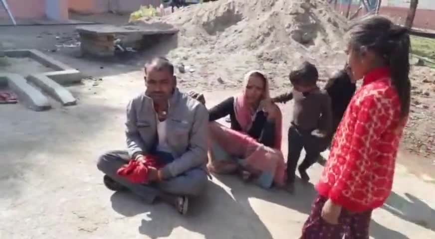 खेत पर सो रहे युवक पर किया हमला,
घायल युवक को लाया गया अस्पताल
#madawara #crimenews