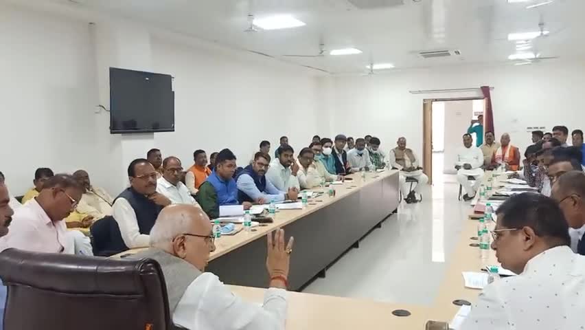 #कृषि मंत्री #सूर्यप्रताप शाही ने #अधिकारियों संग #मेडिकल कालेज में किया #समीक्षा बैठक।