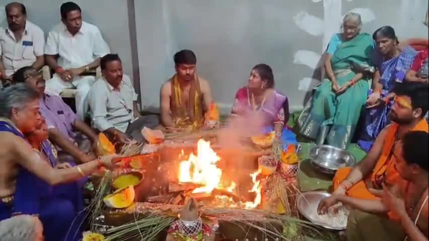 దొరసానిపాడులో ప్రత్యంగిరీ దేవి ఉపాసకులు శివ స్వామికి 50 కేజీల కారంతో అభిషేకం