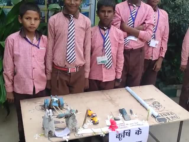 पवई:बाल दिवस के अवसर पर प्राथमिक विद्यालय पवई मे प्रोजेक्ट कार्य एवं TLM मेला लगाया गया।
#Banda #TLM #नवाचार